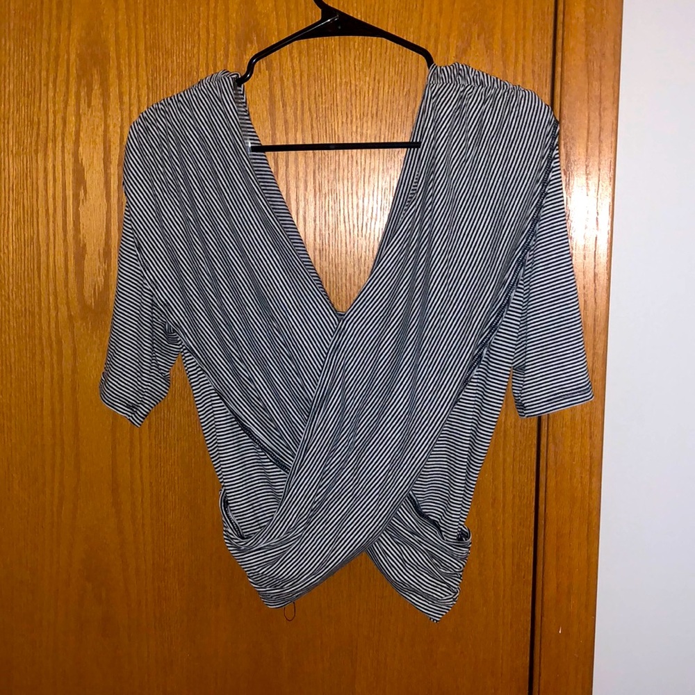 Plus size v-neck crop top